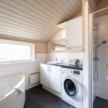Geraeumiges Strandhaus In Grobenbrode *